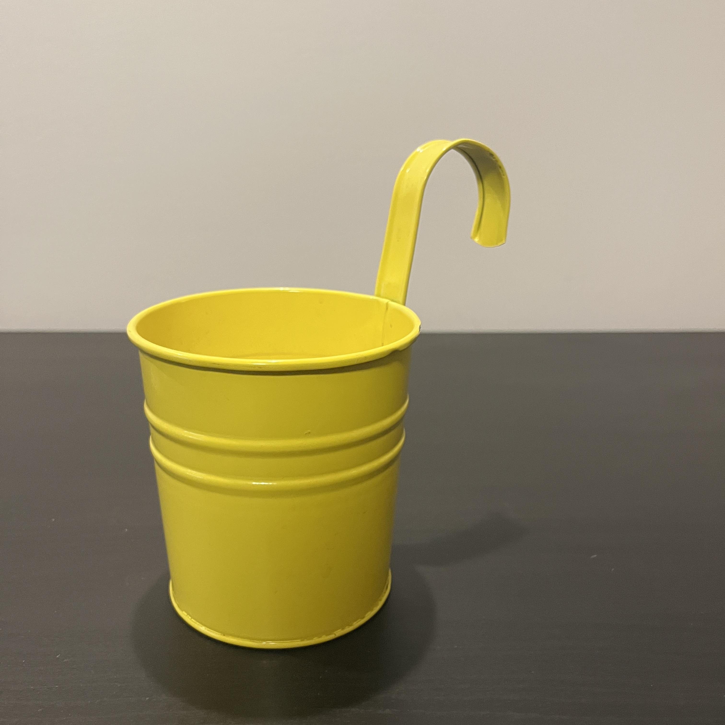 I find this garden pot interesting for it's ribbed body and ruved anchor.