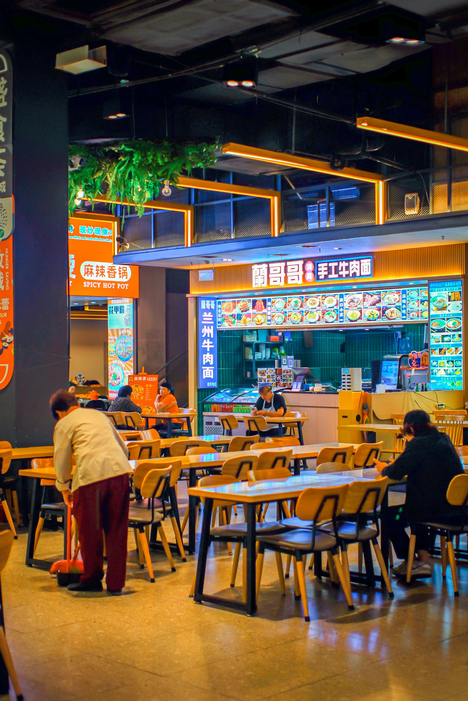 recording of the Sheridan campus cafeteria (Bl Ravencrow, Pexels, 2025)
